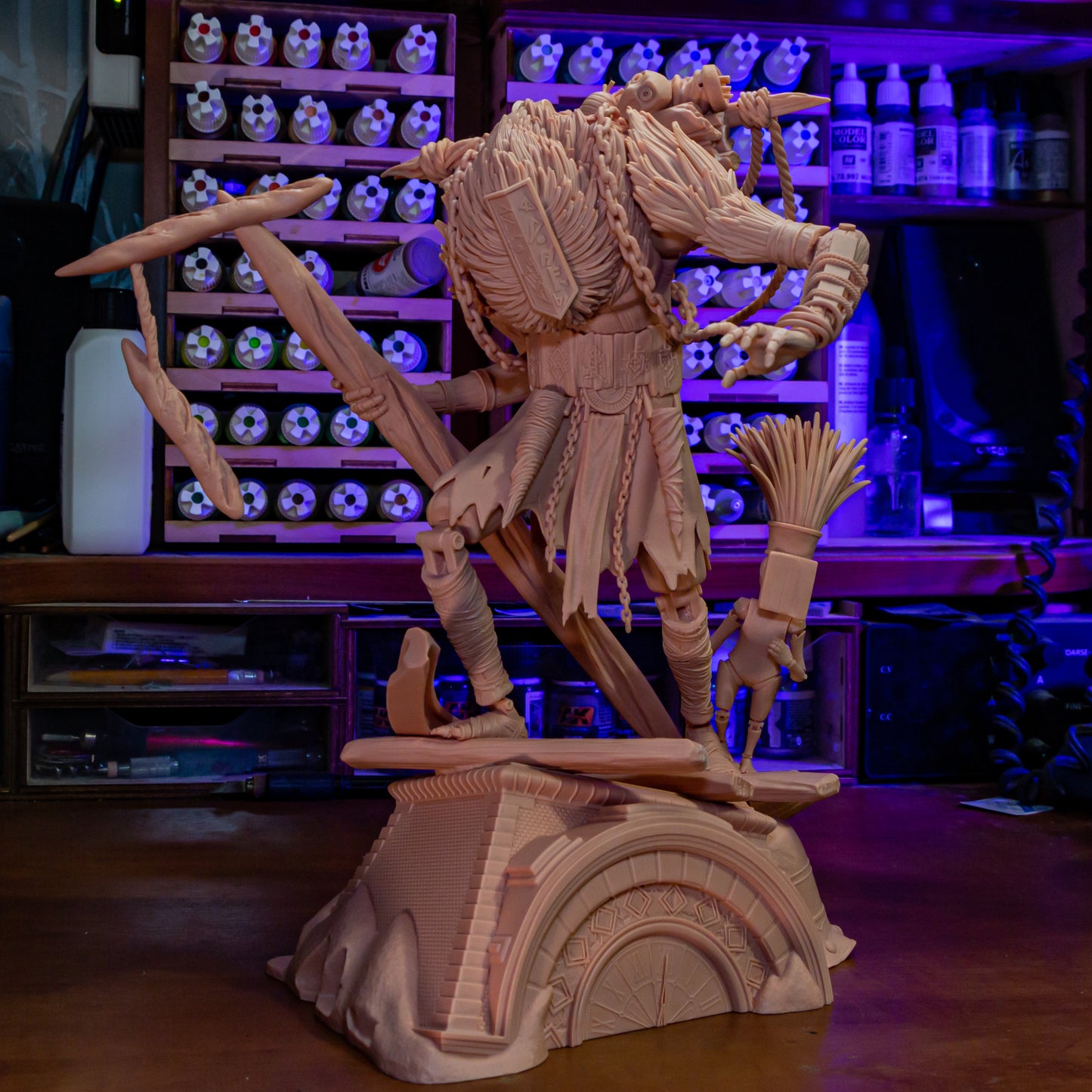 Monoco | 11-Inch Resin Model Kit | Clair Obscur: Expedition 33 Gestral